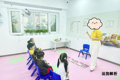 魔法英语奇趣课堂：十八字符变幻语言魔力