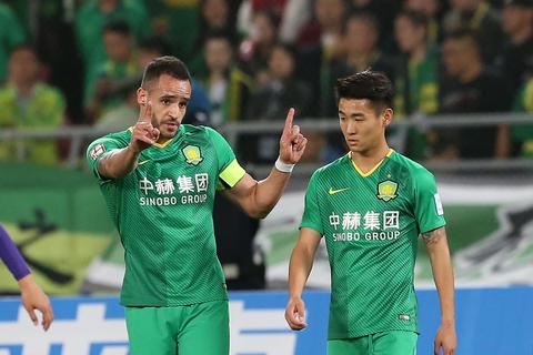 足协杯巅峰对决：广州恒大激战北京国安